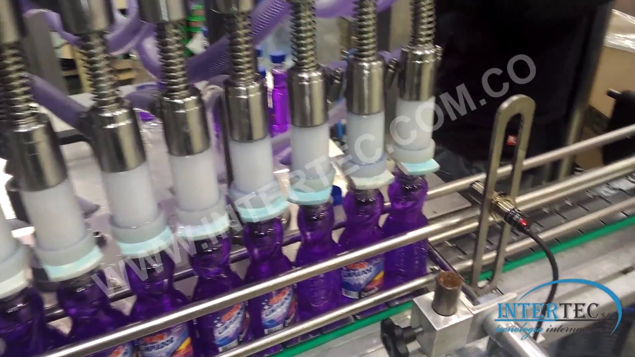Llenadora lineal neumática de 12 boquilas envasando Limpiapisos - INTERTEC