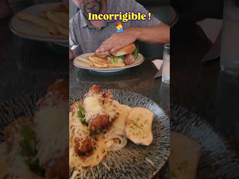 Ce burger à Mérida... Steve n'a pas résisté!