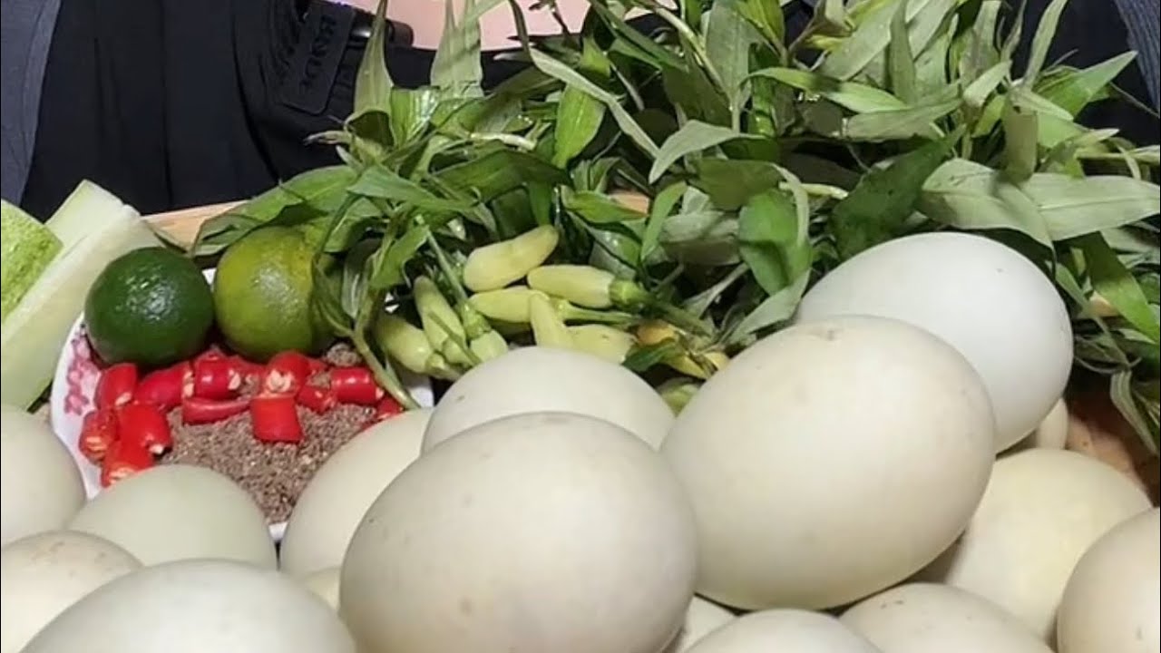 Ăn lót bụng 11 quả vịt lộn