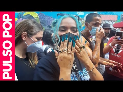 Video: Karol G Membuat Persembahan Di Hometown Of Medellin Untuk Lebih 100,000 Peminat