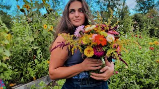 Mid September in My Flower Garden: Saving Sunflower Seeds & Making a Whimsical Bouquet 💖