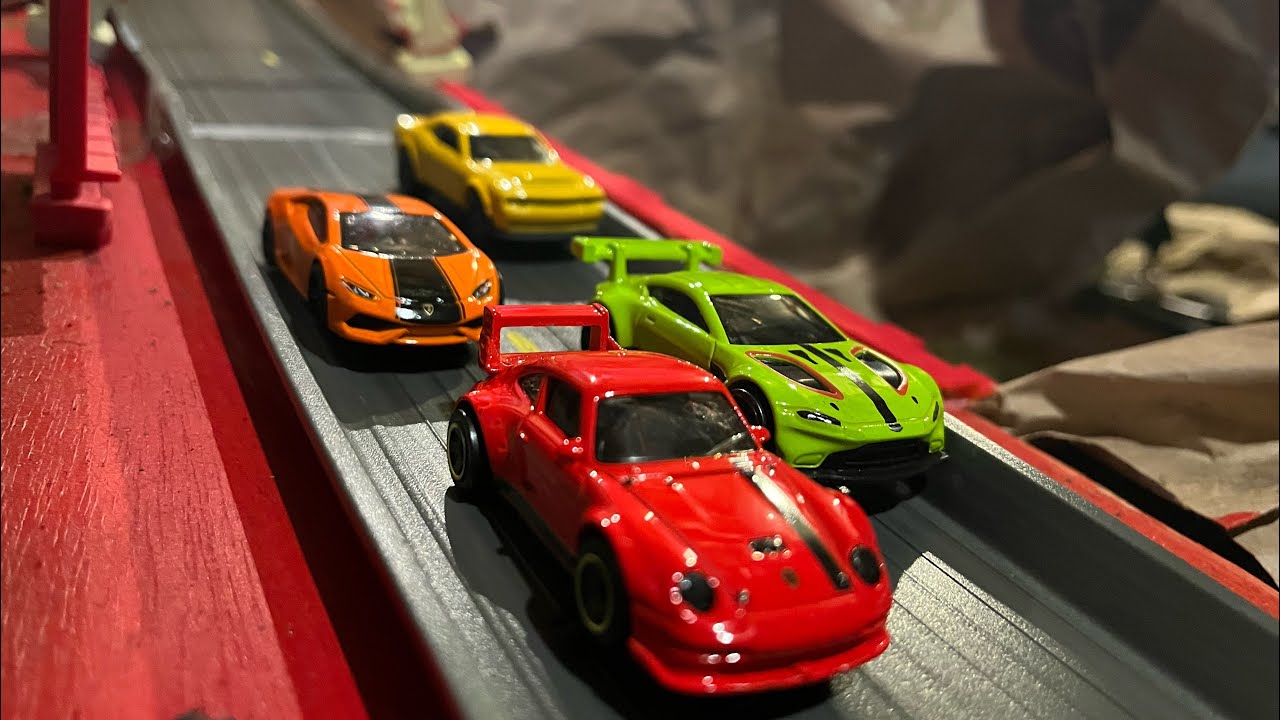 DieCast hot wheels car racing/ top B Class list race. So many