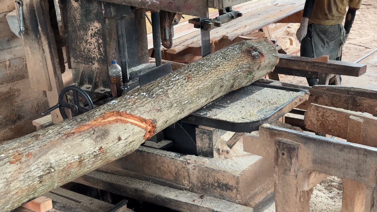 Quick Process of Slicing 2x20 Boards with a Sawmill for the House - YouTube