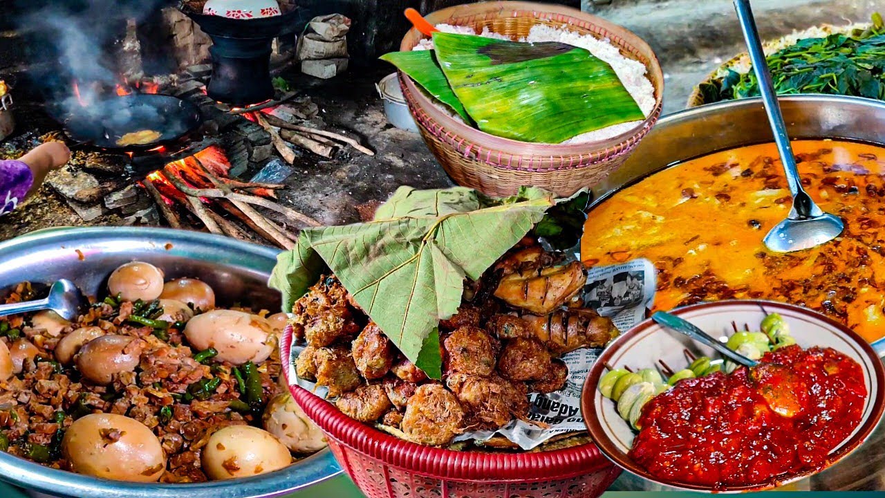 SEJAK 1984 PAK HAJI&BU HAJI JUALAN MULAI BELUM ADA LISTRIK HARGA 4RIBU BISA MAKAN KENYANG