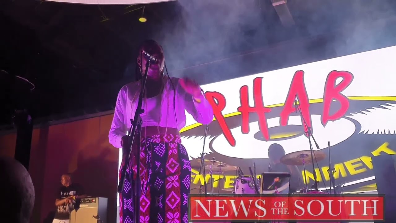 Selmor Mtukudzi live at Thomas Mapfumo finale show 