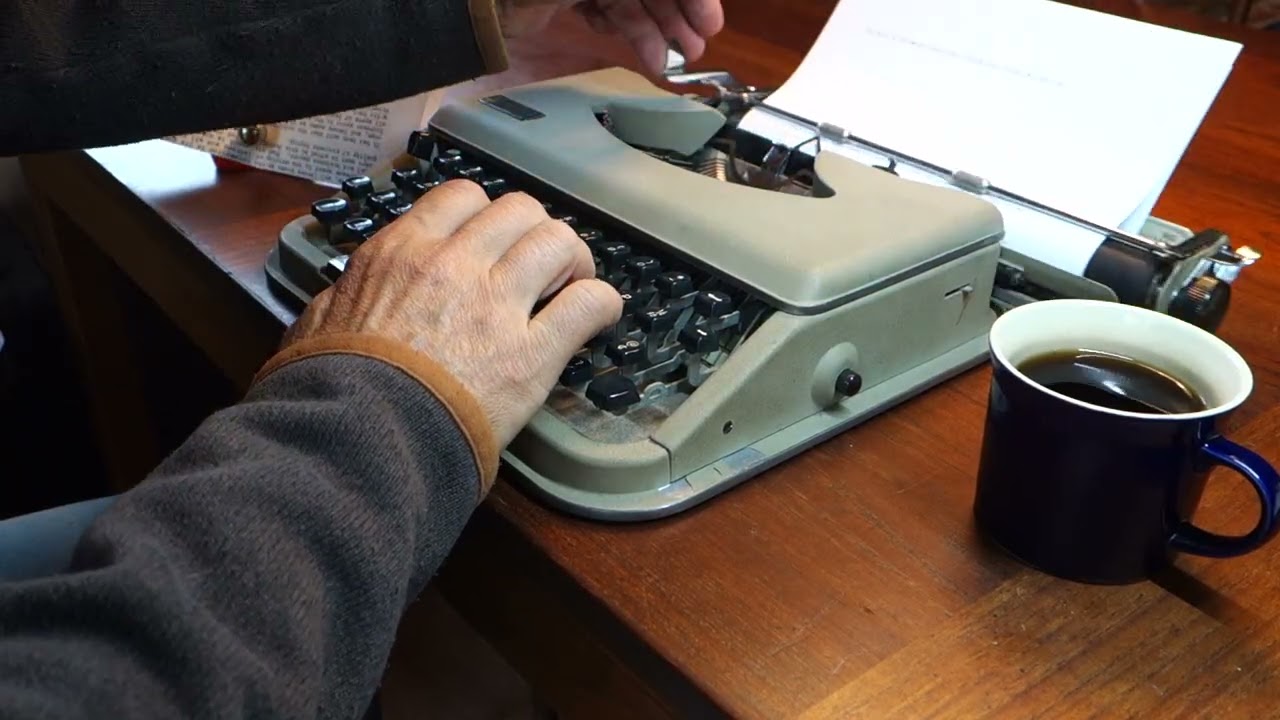 1954 Antares Parva ultraportable typewriter at work