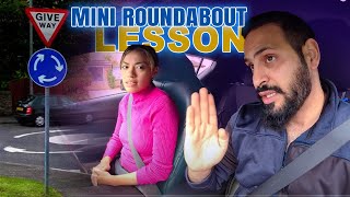 STELLA'S MINI ROUNDABOUT DRIVING LESSON - LEARN TO DRIVE