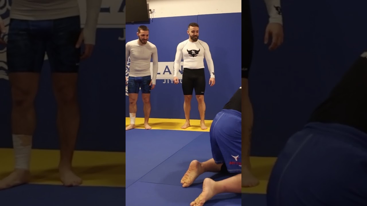 Senpai Bruno fa Sparring con un lottatore olimpico
