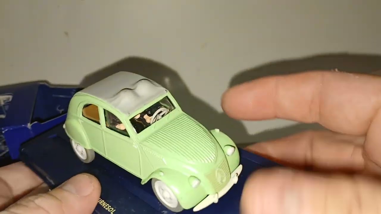 Diecast resin Tintin Citroen 2CV - Calculus Affair.
