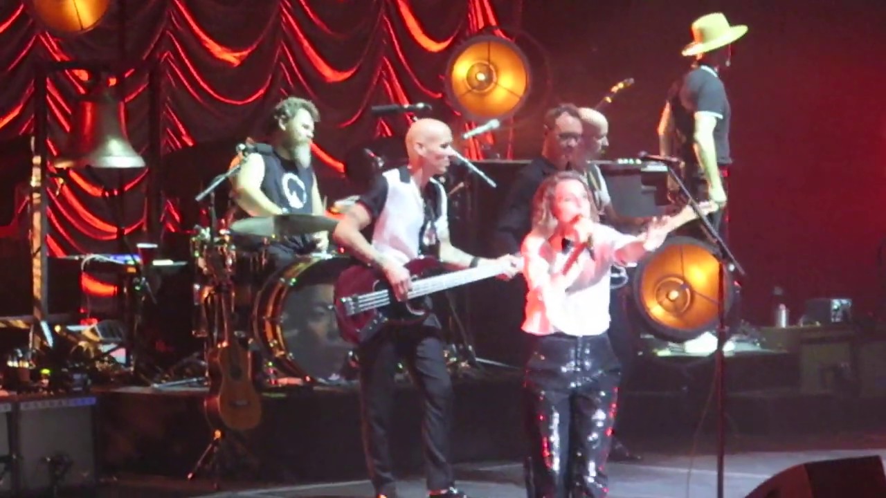 Brandi Carlile Covers Led Zeppelin Song "Babe I'm Gonna Leave You" MSG
