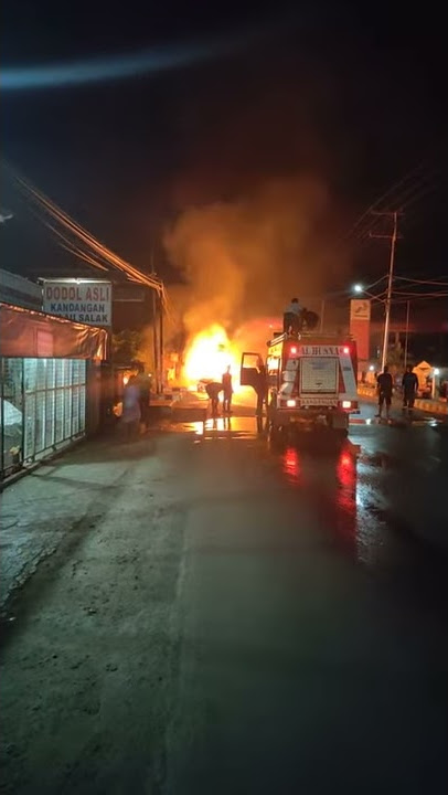 Mobil Terbakar Di Dekat SPBU Di Jalan Tibung Raya Kandangan Kabupaten Hulu Sungai Selatan