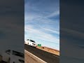 LKW-Gigant steckt in der Bushaltestelle fest!