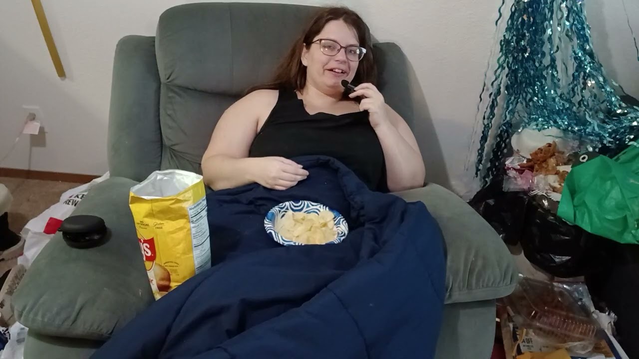 Mermaid Princess Destiny eats Lay's potato chips (first asmr)