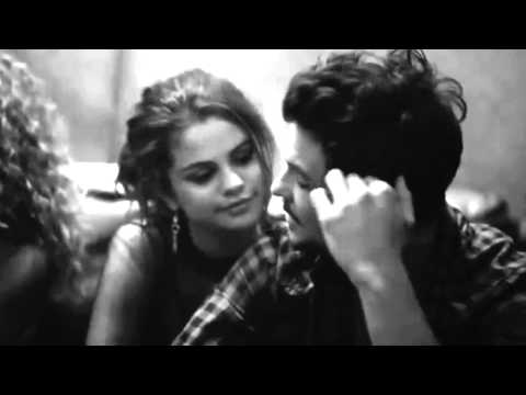 سيلينا كوميز القلب يريد ما يريد