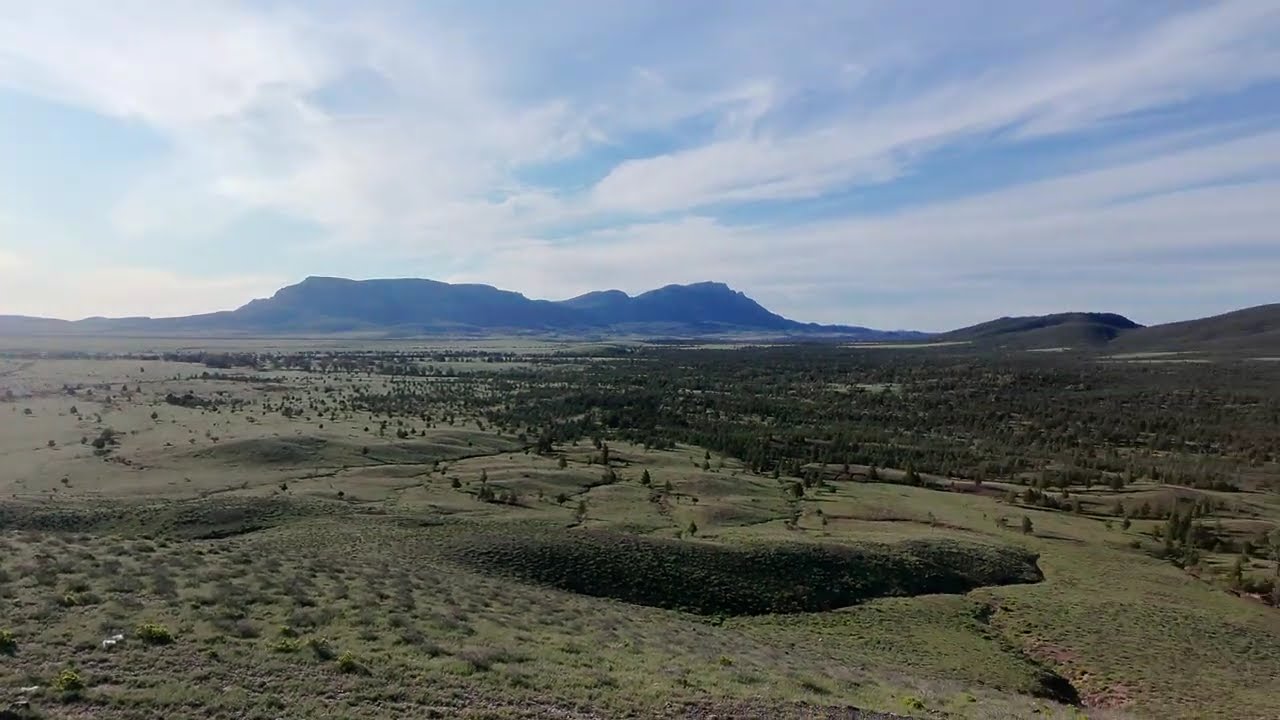 Flinders Ranges and Wilpena Pound from Pugilist Hill. Outback DJI Neo Drone Video -