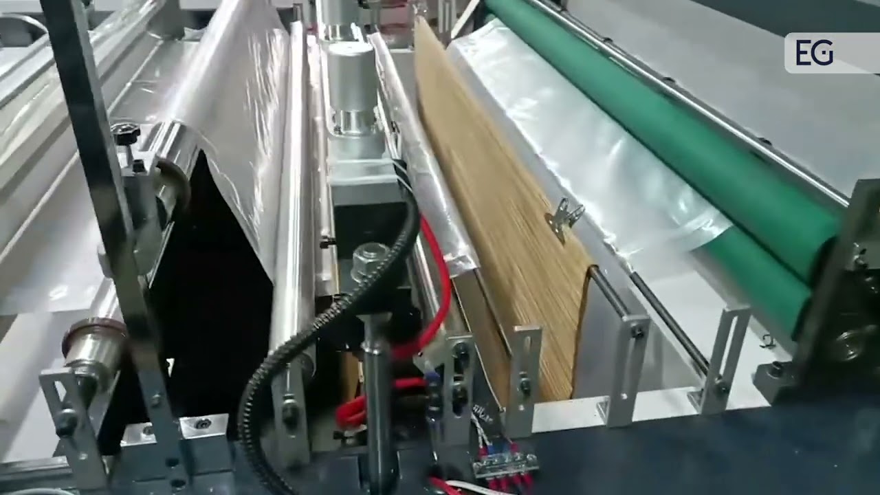 Станок с летающим ножом для производства пакетов GFQ-1300