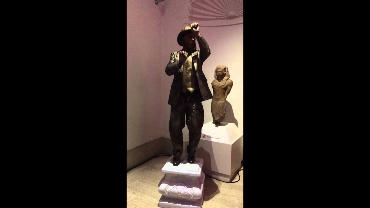 Living Statue comes Alive YouTube