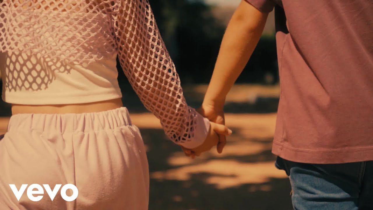 La de Los Lunares - Gracias a Dios ft. Gk