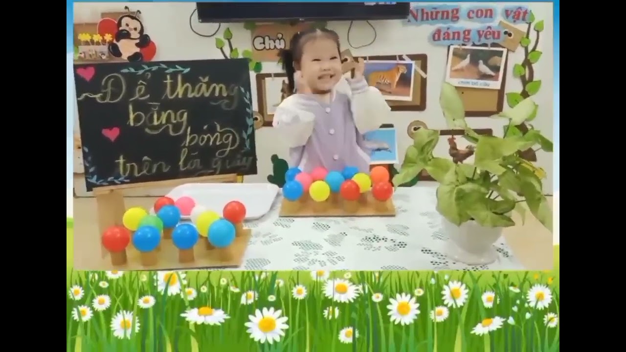 Hoạt động: Để thăng bằng bóng trên lõi giấy. Lớp 2 tuổi B. Trường mầm non Nam Bình 