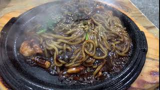 해물철판짜장(Seafood Black Noodle)