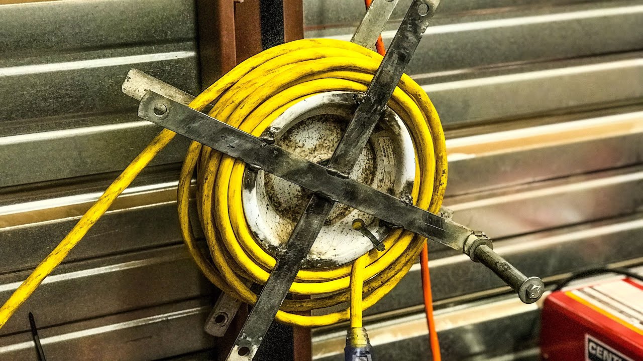 DIY Extension Cord Reel Made Using Scrap Metal 