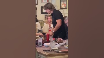 Tom Cruise having dinner with his friends 🍖🍝🍟🍛🍚 💞 #tomcruise #topgun #movie