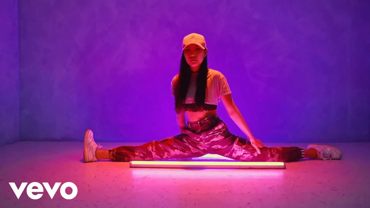 Elz Ray Eks - In the Spotlight