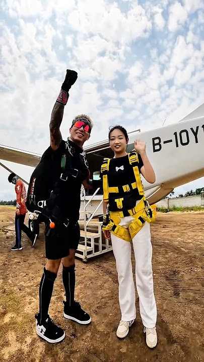 Couple skydiving 😍🙆‍♂️ #shorts#shortsfeed#skydiving#cutegirl#couple#viral