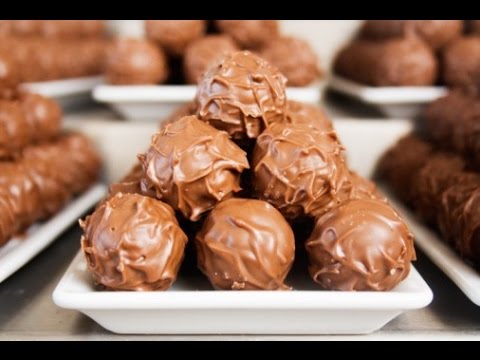 recette-biscuits-au-chocolat-sans-cuisson-/-كرات-الشوكولا-بدون-طهي