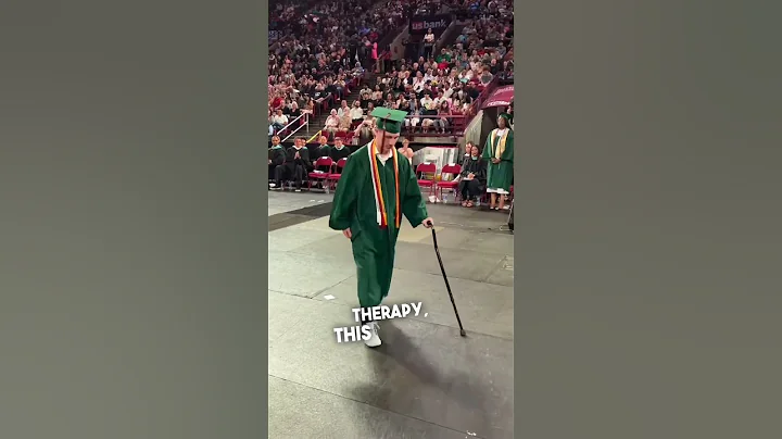 He did the impossible at his graduation 👏 - DayDayNews