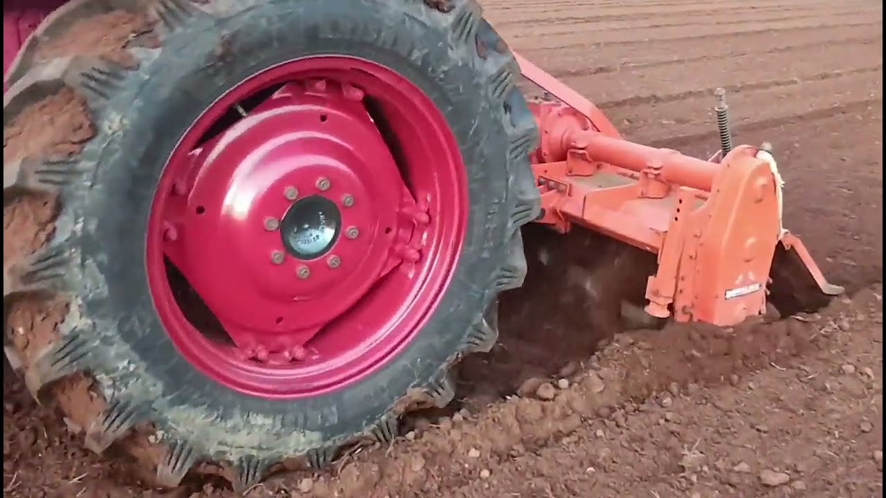 India's no 1 farming tractor (सोनालिका रोटावेटर से जुताई करते हुए )