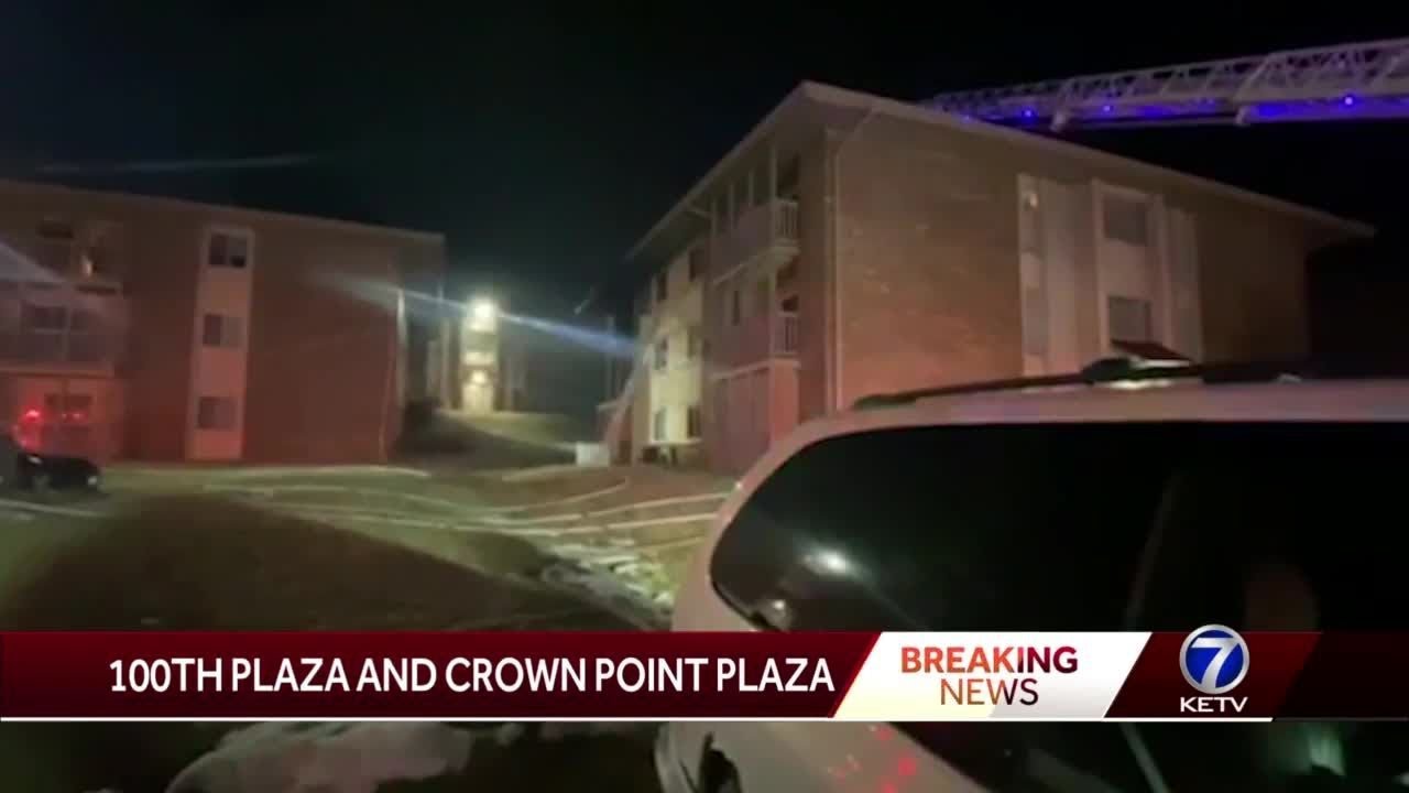Firefighters battle apartment fire - YouTube