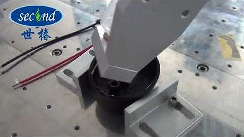 Industrial fluid automatic dispense robot demos glue dispense on differnt spots from different angle