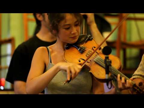 annie-plays-orange-blossom-special