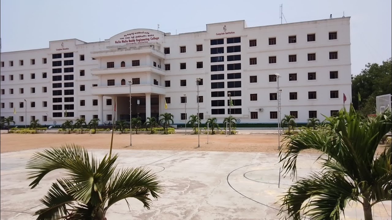 కాలేజ్ కి వెళ్లి కలెక్టర్ గారి ఇంటికి వెళ్ళను 