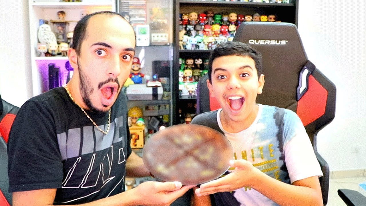 DÉGUSTATION D'UNE PIZZA AUX TROIS CHOCOLAT AVEC MOMO ET LIA
