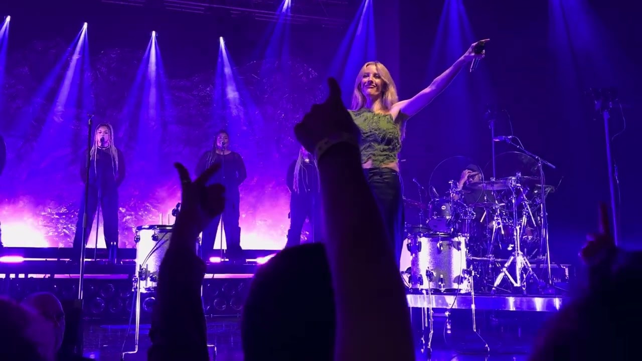 Ellie Goulding - Anything Could Happen [Live @ Fabrique Milano 02-11-2023]