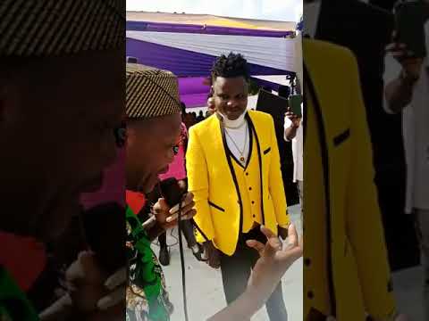 Noël Ebowé Reçois Les Bénédictions De Alèvi Pdt Des Artistes