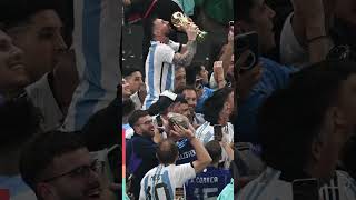 لمن وجه حارس مرمى الأرجنتين حركته غير اللائقة في تتويج كأس العالم؟