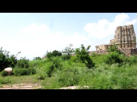 The massive Chittorgarh - better described as a giant history park. Towers, palaces, temples, stepwells - each on with their own story, contributing to the epic history of Chittorgarh. For more information on Rajasthan holidays and trips to Chittogarh visit our website: www.mywireindia.co.uk or in Dutch (Nederlands) http