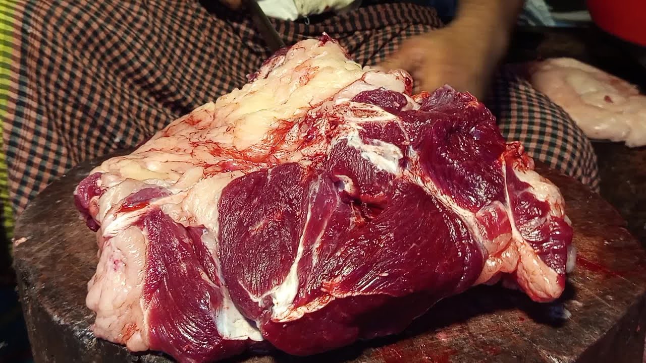 Fastest beef cutting by traditional butcher, Best beef cutting knife skills, How to cutting cow beef