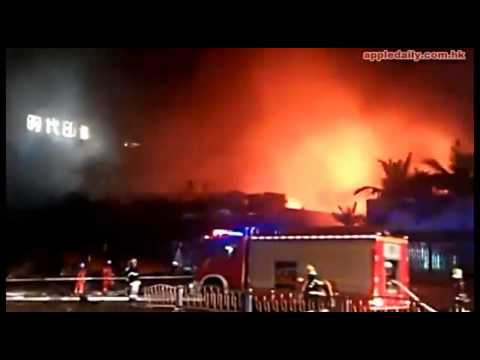 中國四川商場爆炸火勢猛烈宛如電影爆破場面