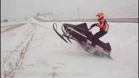 POLARIS XLT MOD & 2010 POLARIS RUSH DITCH BANGING