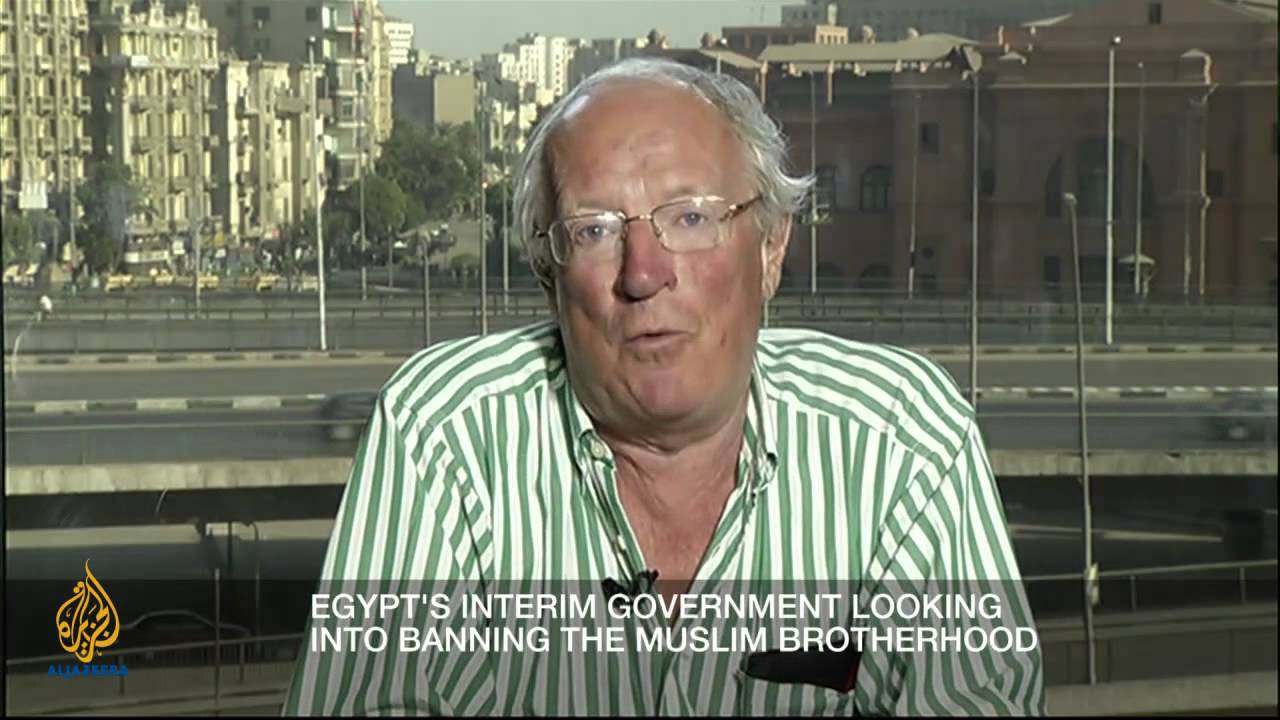 يتحدث روبرت فيسك إلى برنامج "القصة من الداخل" على قناة الجزيرة عن الأزمة المصرية