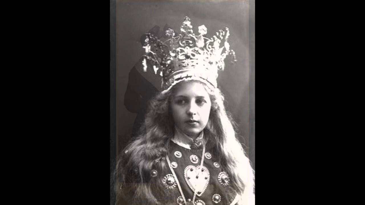 Norwegian Brides in Folk costume - Bunad 1880-1920 Photography