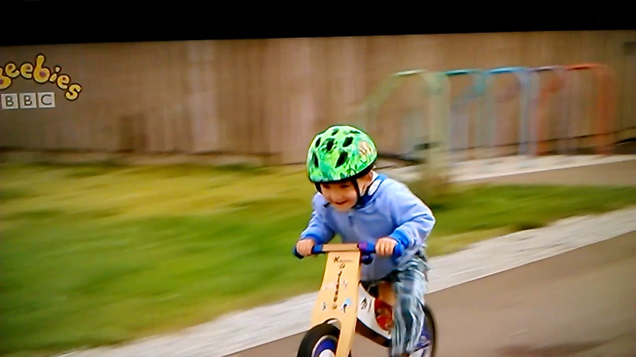 Kid falls off scooter on cbeebies - YouTube