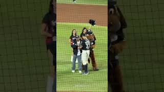 Javier Aquino Lanza La Primera Bola En El Juego De Sultanes Vs. Charros