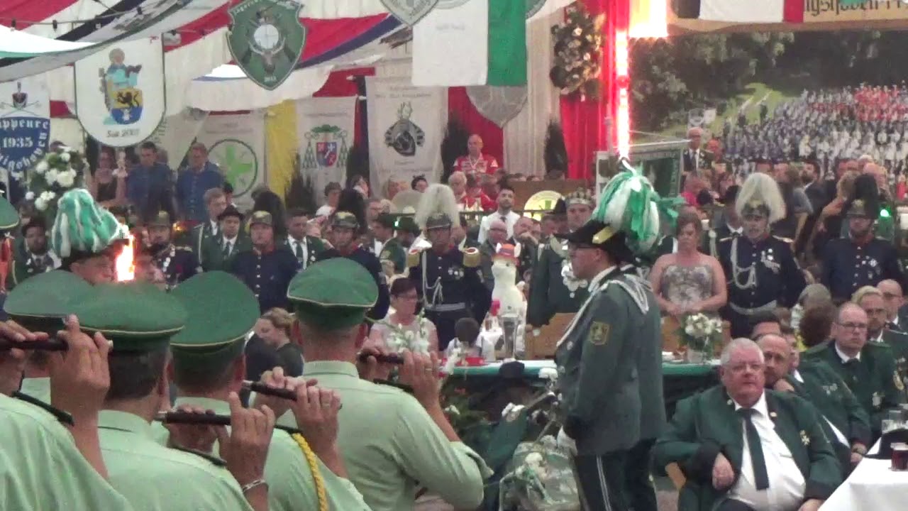 Schützenfestmontag Der Zapfenstreich mit Aufmarsch in Königshoven2019