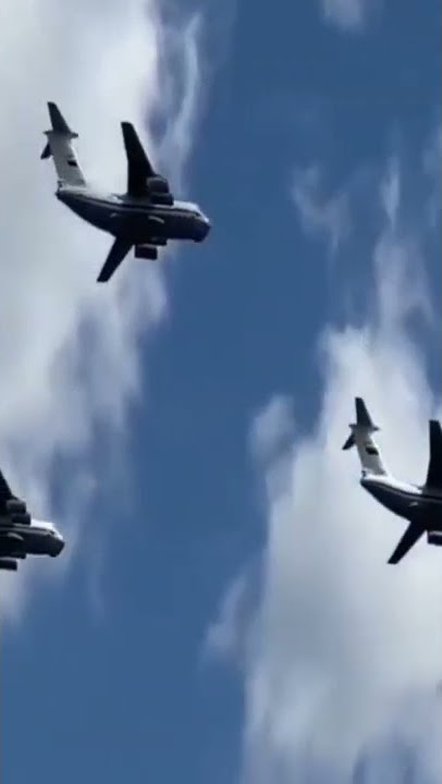 KONVOI JET TEMPUR DAN HELIKOPTER RUSIA MENUJU UKRAINA
