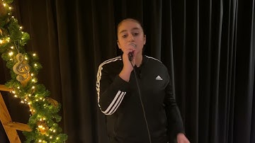 Mila Brandon (13 jaar) zingt ‘Perfume’ (cover) Met Zangcoach Marian Pijnaker.